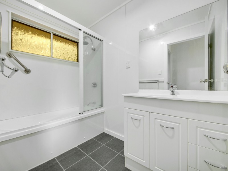 8 Whiting Street, Toolooa QLD 4680