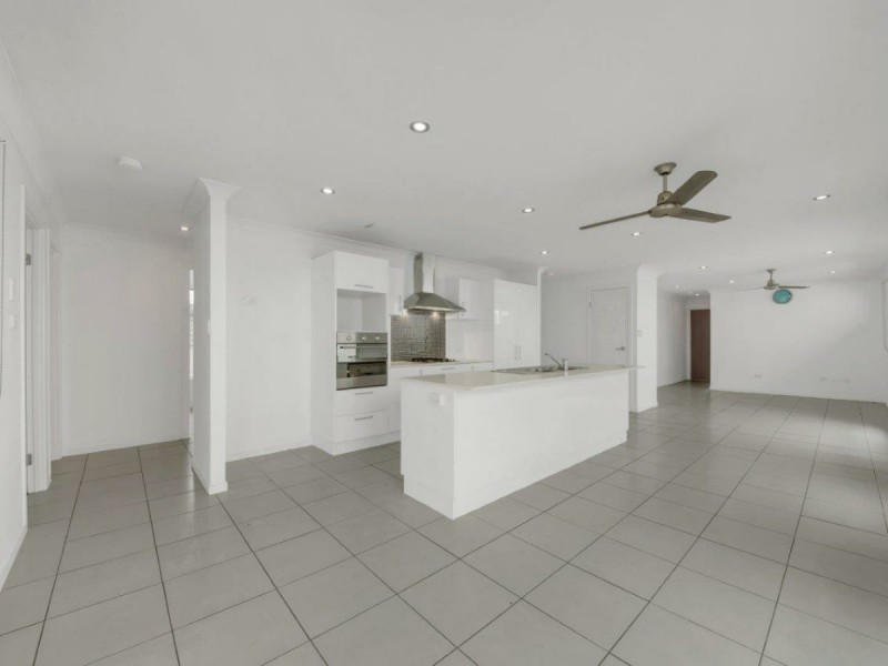 10 Sundowner Road, Clinton QLD 4680