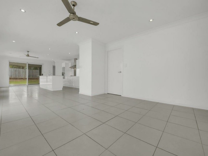 10 Sundowner Road, Clinton QLD 4680