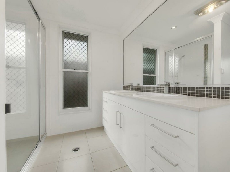 10 Sundowner Road, Clinton QLD 4680