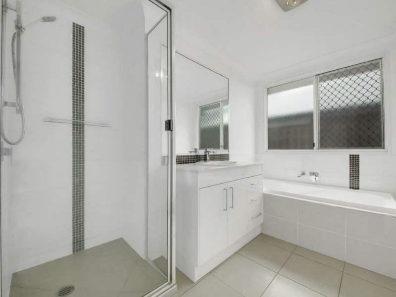 10 Sundowner Road, Clinton QLD 4680