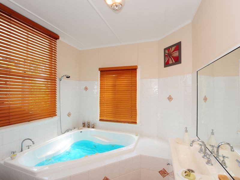 8 Fowler Lane, Gladstone QLD 4680