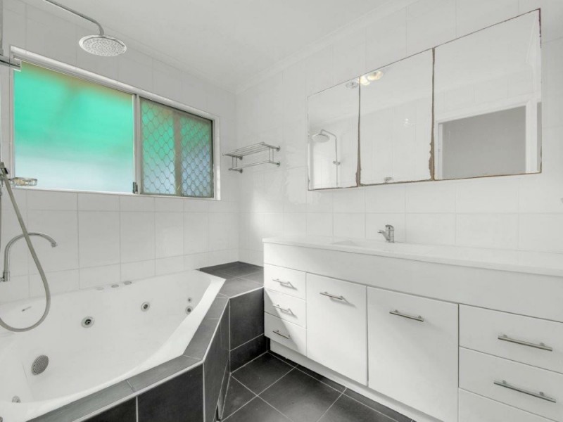10 Saturn Crescent, Telina QLD 4680