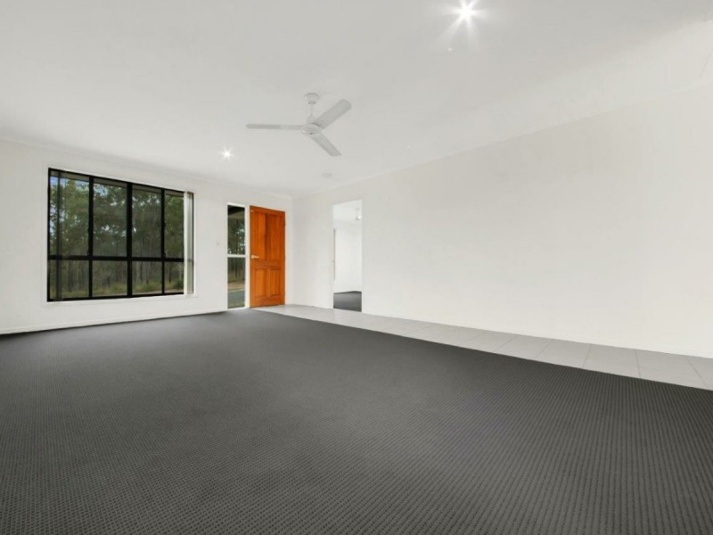 8 Skyline Drive, New Auckland QLD 4680
