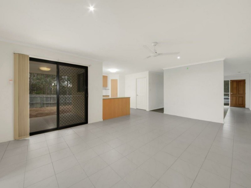 8 Skyline Drive, New Auckland QLD 4680