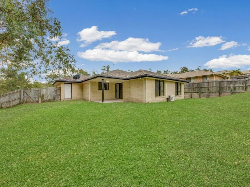 8 Skyline Drive, New Auckland QLD 4680