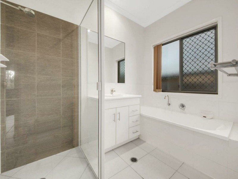 21 Larcom Rise, West Gladstone QLD 4680