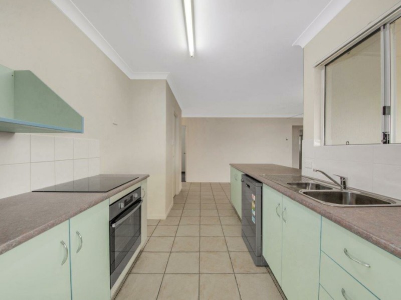 6 Saxonvale Court, New Auckland QLD 4680