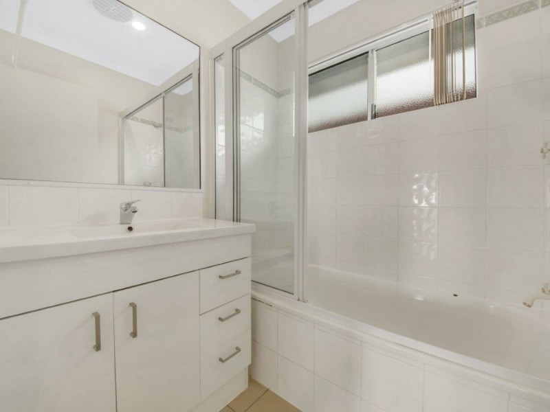 6 Saxonvale Court, New Auckland QLD 4680