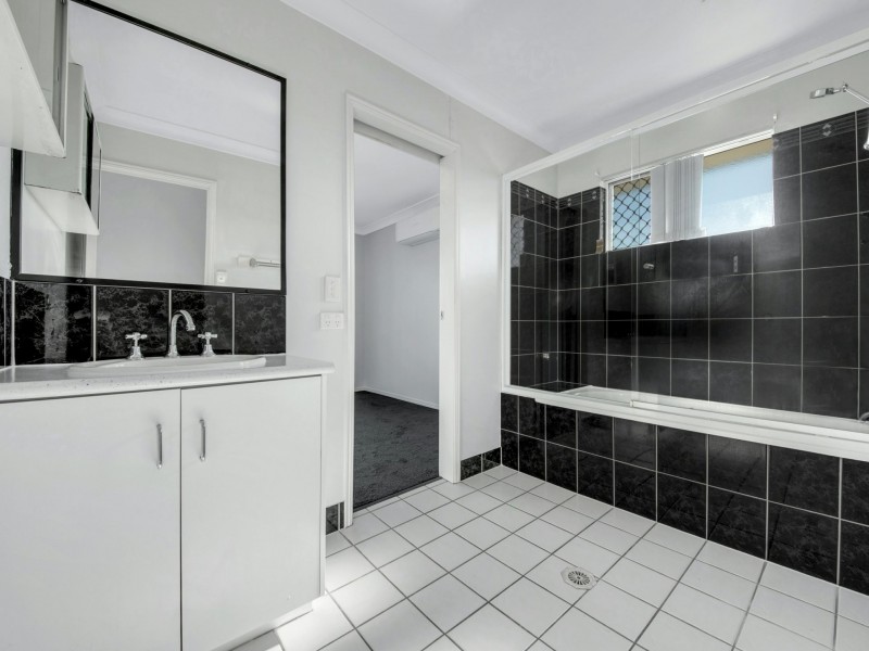 58 Emmadale Drive, New Auckland QLD 4680