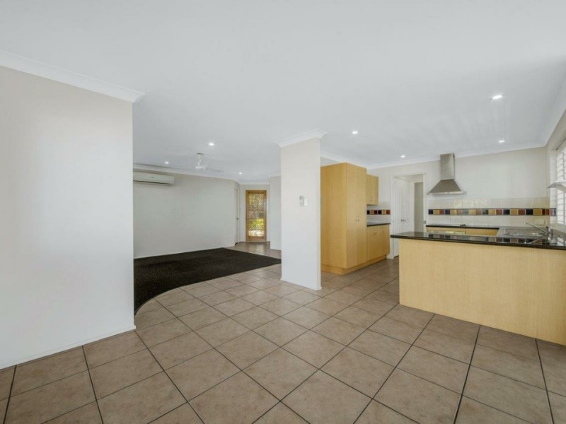 12 Karamea Close, Clinton QLD 4680