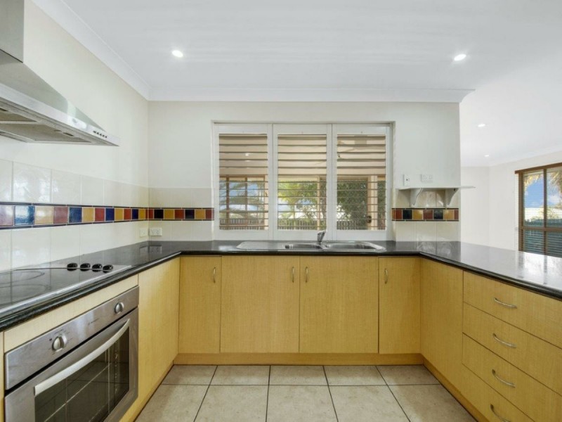 12 Karamea Close, Clinton QLD 4680