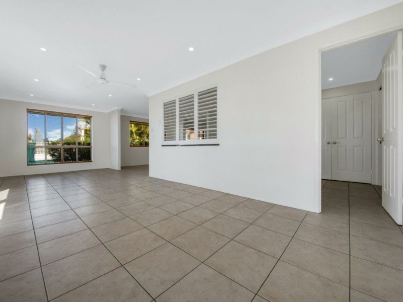 12 Karamea Close, Clinton QLD 4680