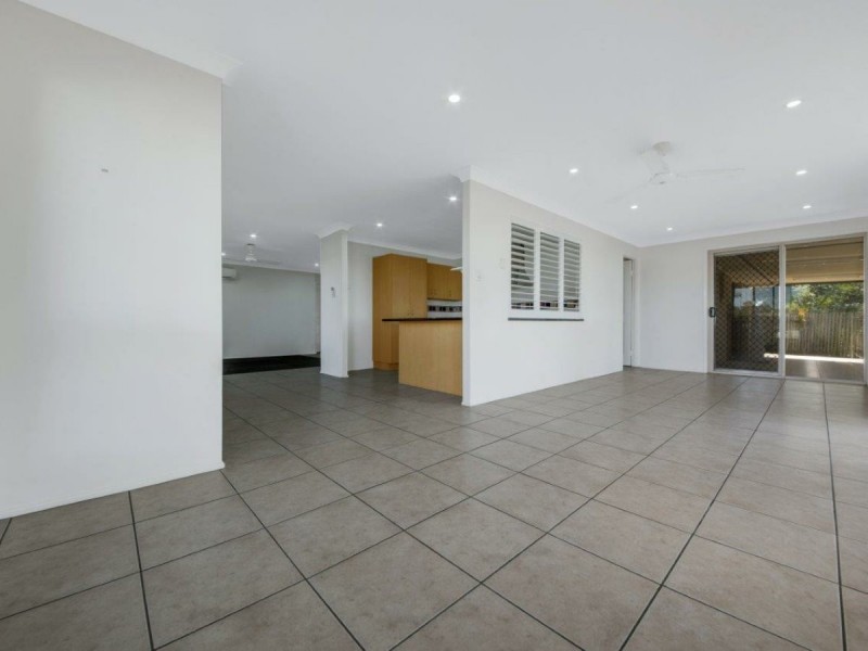 12 Karamea Close, Clinton QLD 4680