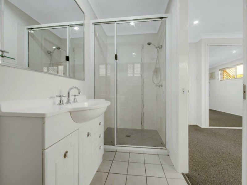 12 Karamea Close, Clinton QLD 4680