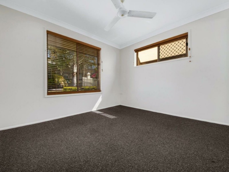 12 Karamea Close, Clinton QLD 4680