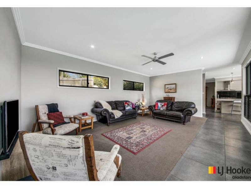 27 West Ridge Crescent, West Gladstone QLD 4680