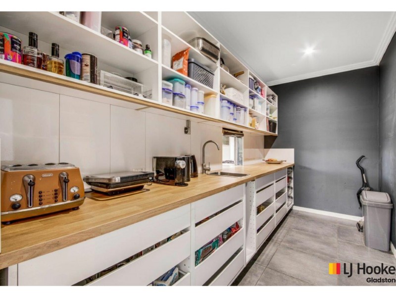 27 West Ridge Crescent, West Gladstone QLD 4680