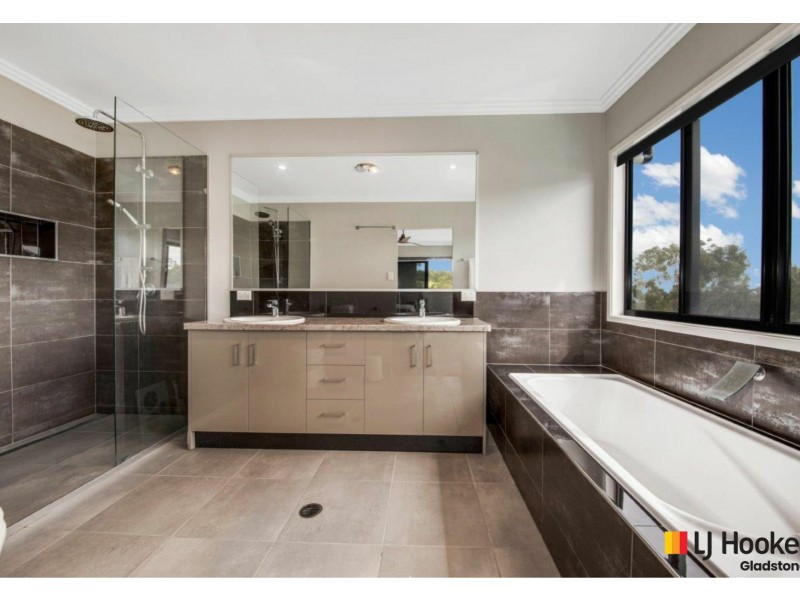 27 West Ridge Crescent, West Gladstone QLD 4680