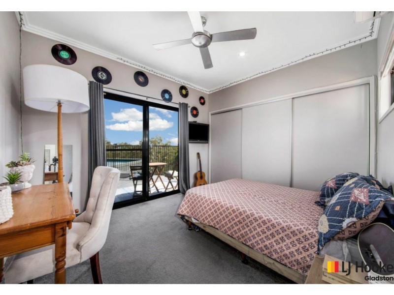 27 West Ridge Crescent, West Gladstone QLD 4680