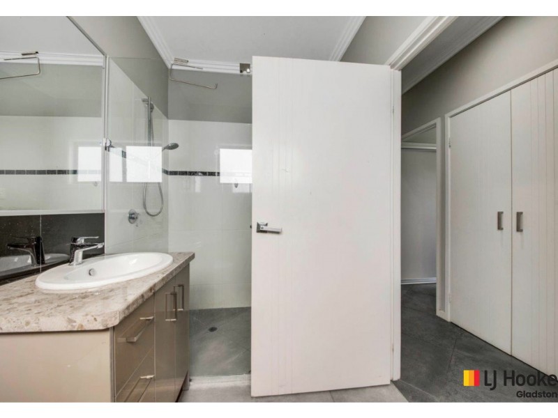 27 West Ridge Crescent, West Gladstone QLD 4680
