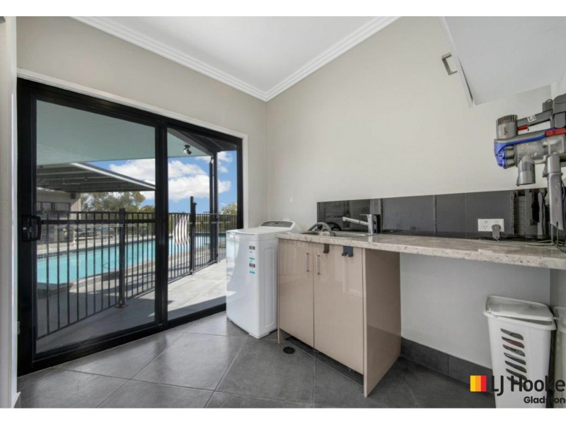 27 West Ridge Crescent, West Gladstone QLD 4680