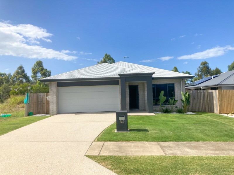 32 Phelps Circuit, Kirkwood QLD 4680