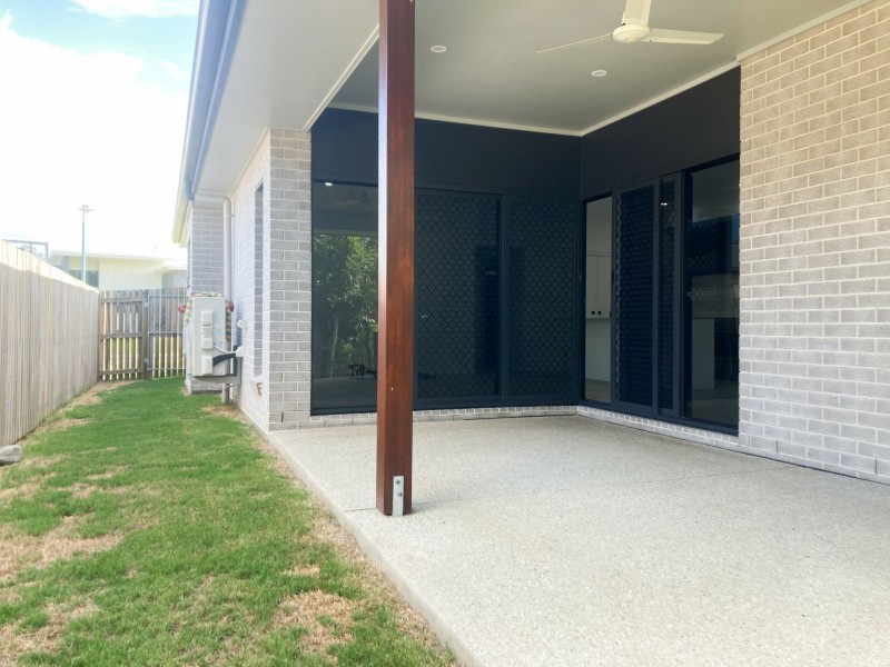 32 Phelps Circuit, Kirkwood QLD 4680