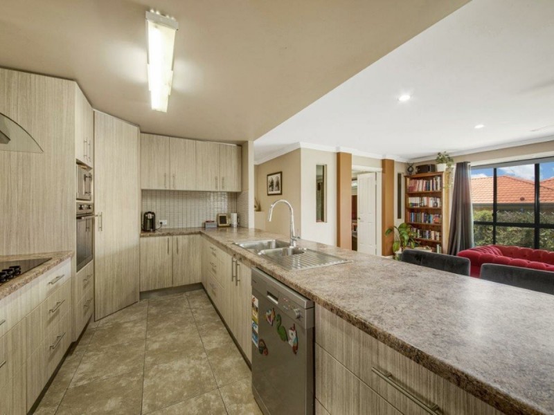 41 Cavella Drive, Glen Eden QLD 4680