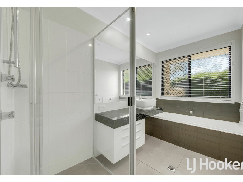 27 Deveney Drive, Kirkwood QLD 4680