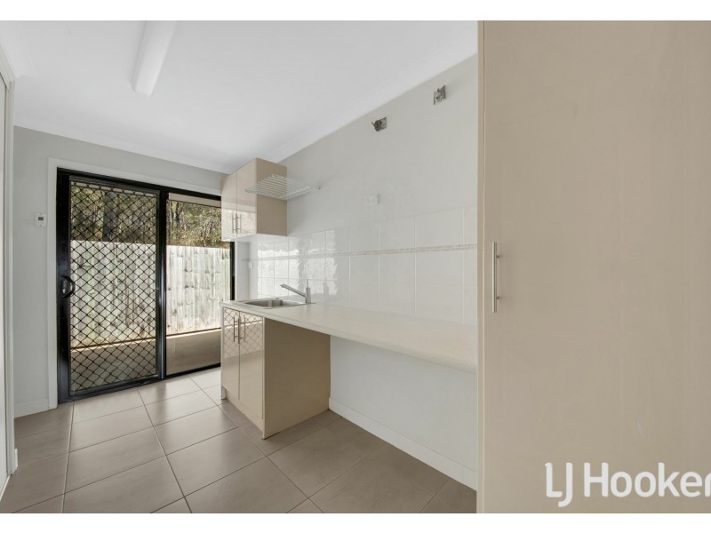 27 Deveney Drive, Kirkwood QLD 4680
