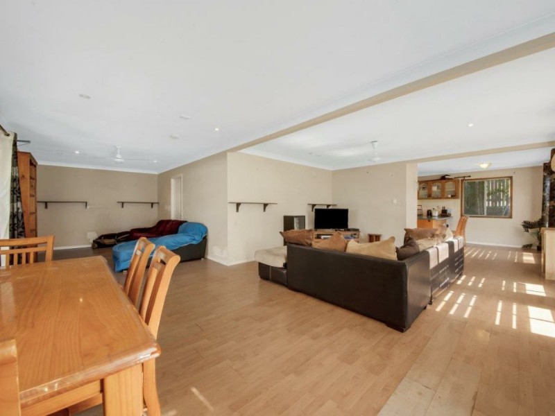 4 Barreenong Street, Glen Eden QLD 4680