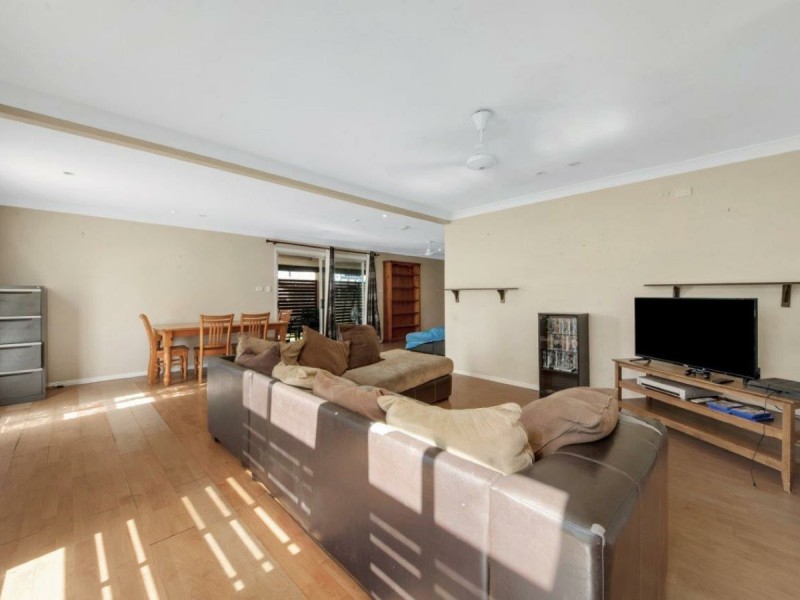 4 Barreenong Street, Glen Eden QLD 4680