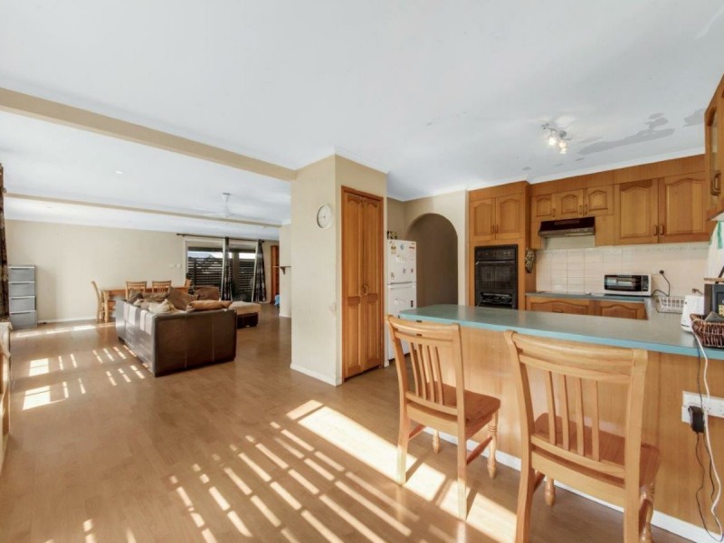 4 Barreenong Street, Glen Eden QLD 4680