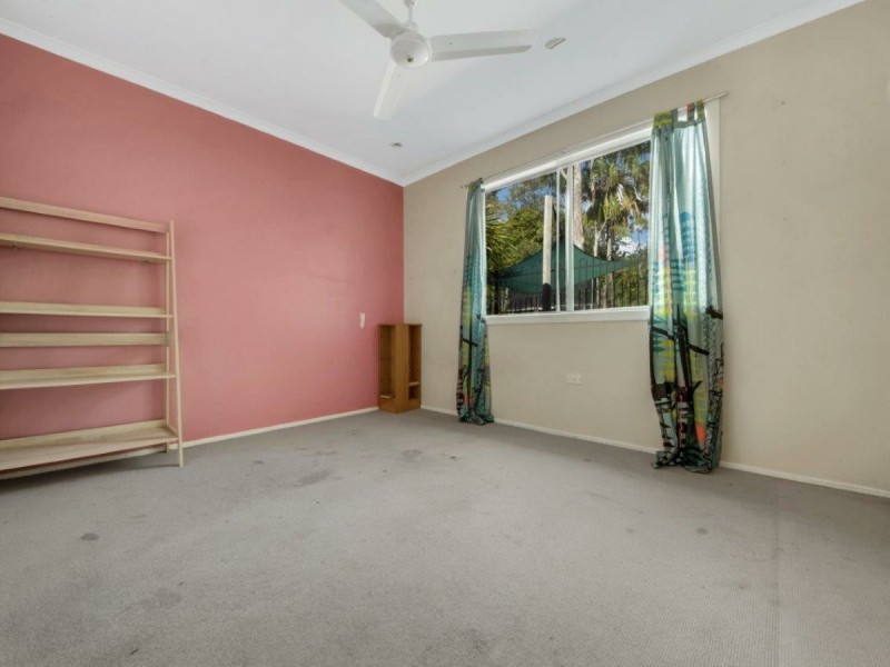 4 Barreenong Street, Glen Eden QLD 4680