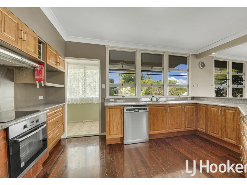 4 Nash Street, West Gladstone QLD 4680