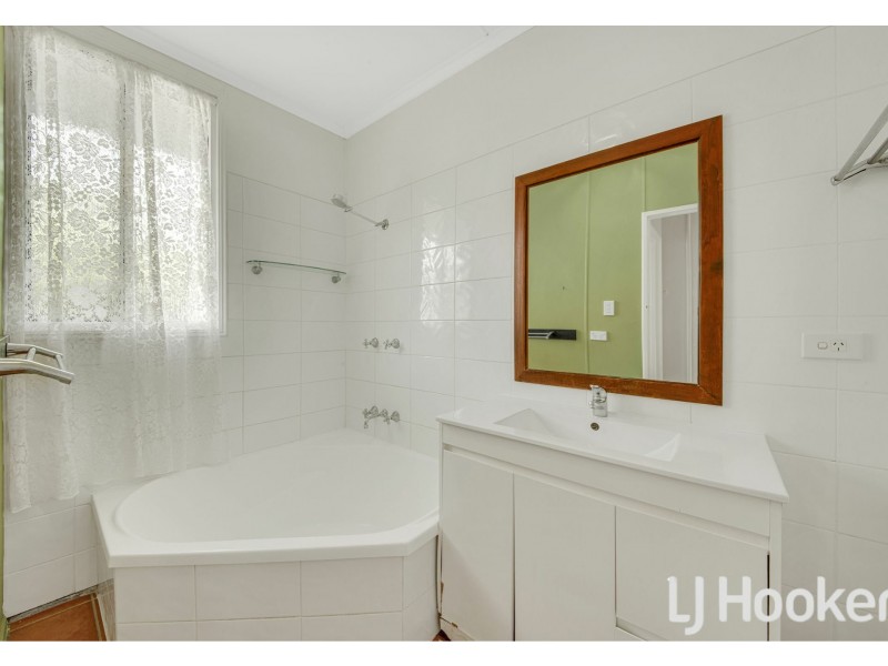 4 Nash Street, West Gladstone QLD 4680