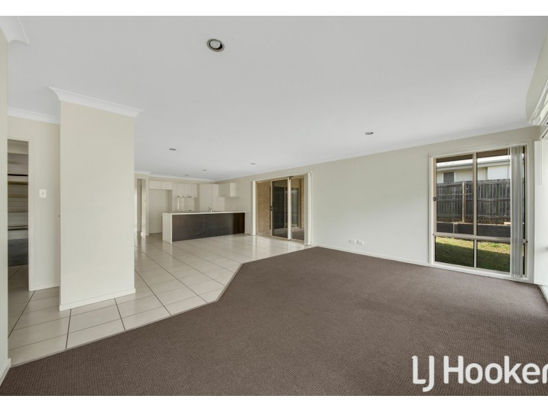 30 Broadwater Place, New Auckland QLD 4680