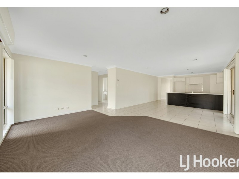 30 Broadwater Place, New Auckland QLD 4680