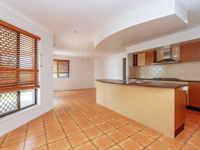 15 Sandringham Close, Telina QLD 4680
