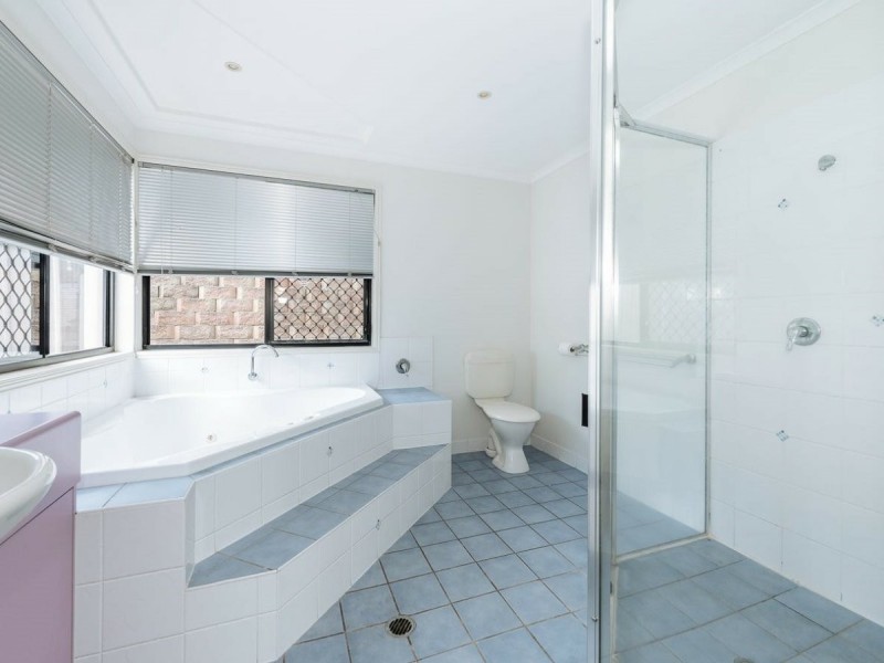 15 Sandringham Close, Telina QLD 4680