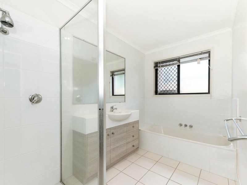 15 Sandringham Close, Telina QLD 4680