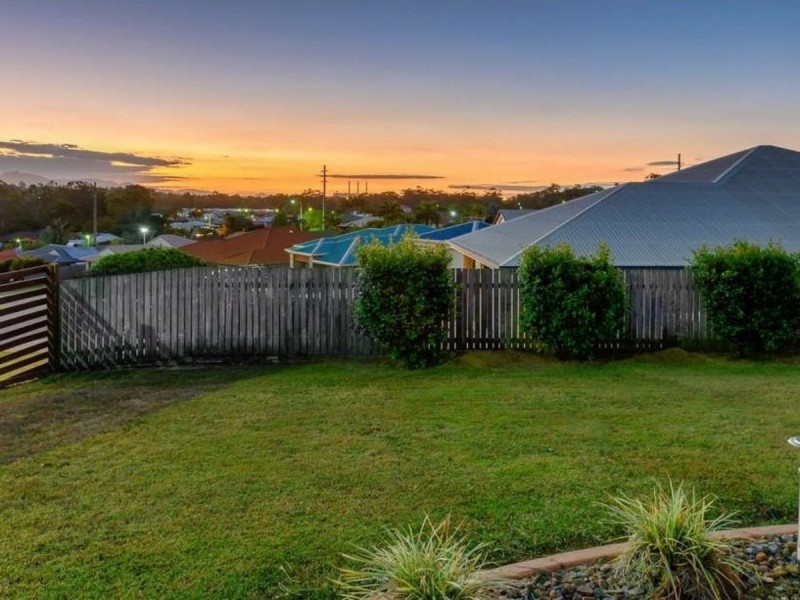 15 Sandringham Close, Telina QLD 4680