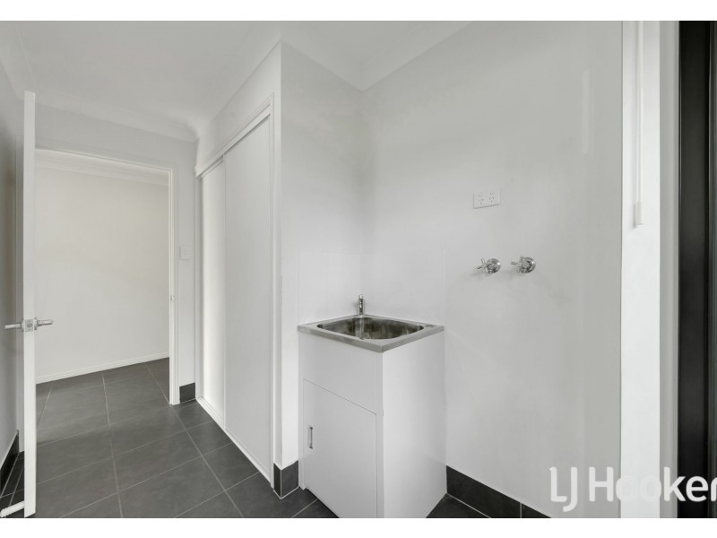 21 Woodland Court, Kirkwood QLD 4680