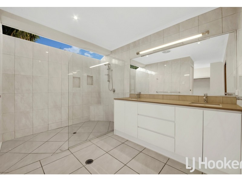 11 Lois Court, New Auckland QLD 4680