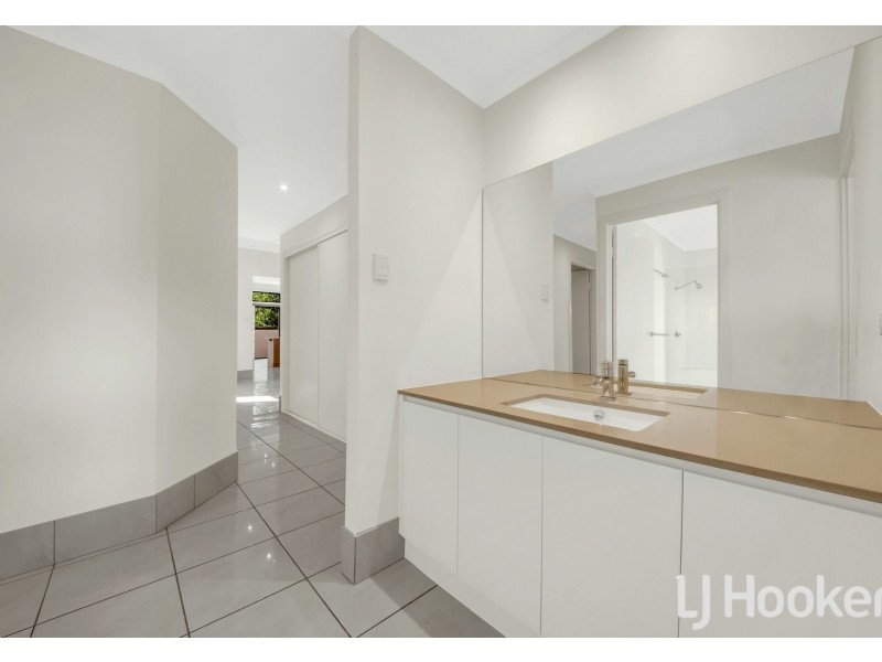 11 Lois Court, New Auckland QLD 4680