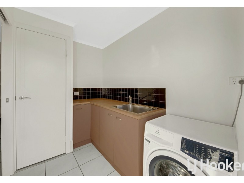 11 Lois Court, New Auckland QLD 4680