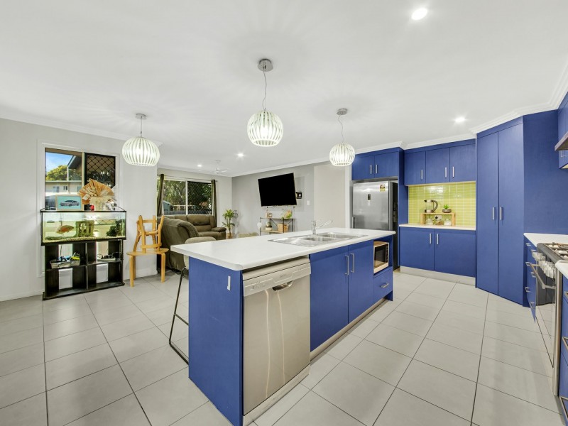4 Willow Street, New Auckland QLD 4680