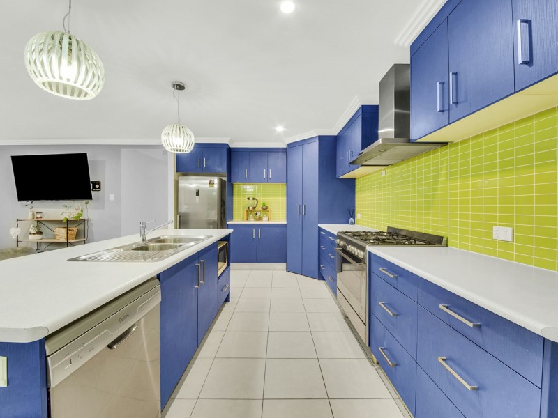 4 Willow Street, New Auckland QLD 4680