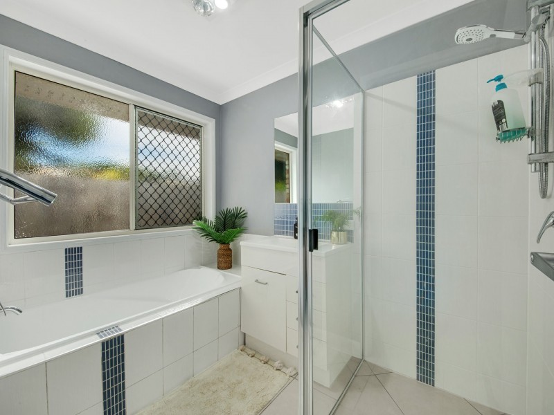 4 Willow Street, New Auckland QLD 4680